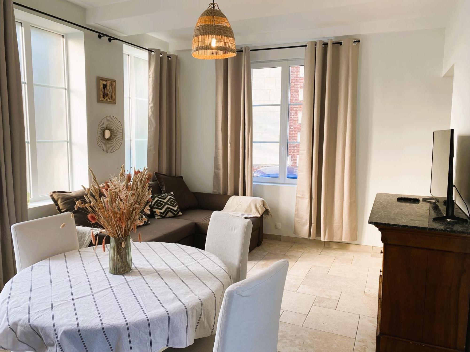 Maison 2 Chambres Avec Parking Et Jardin Ноайон Екстериор снимка