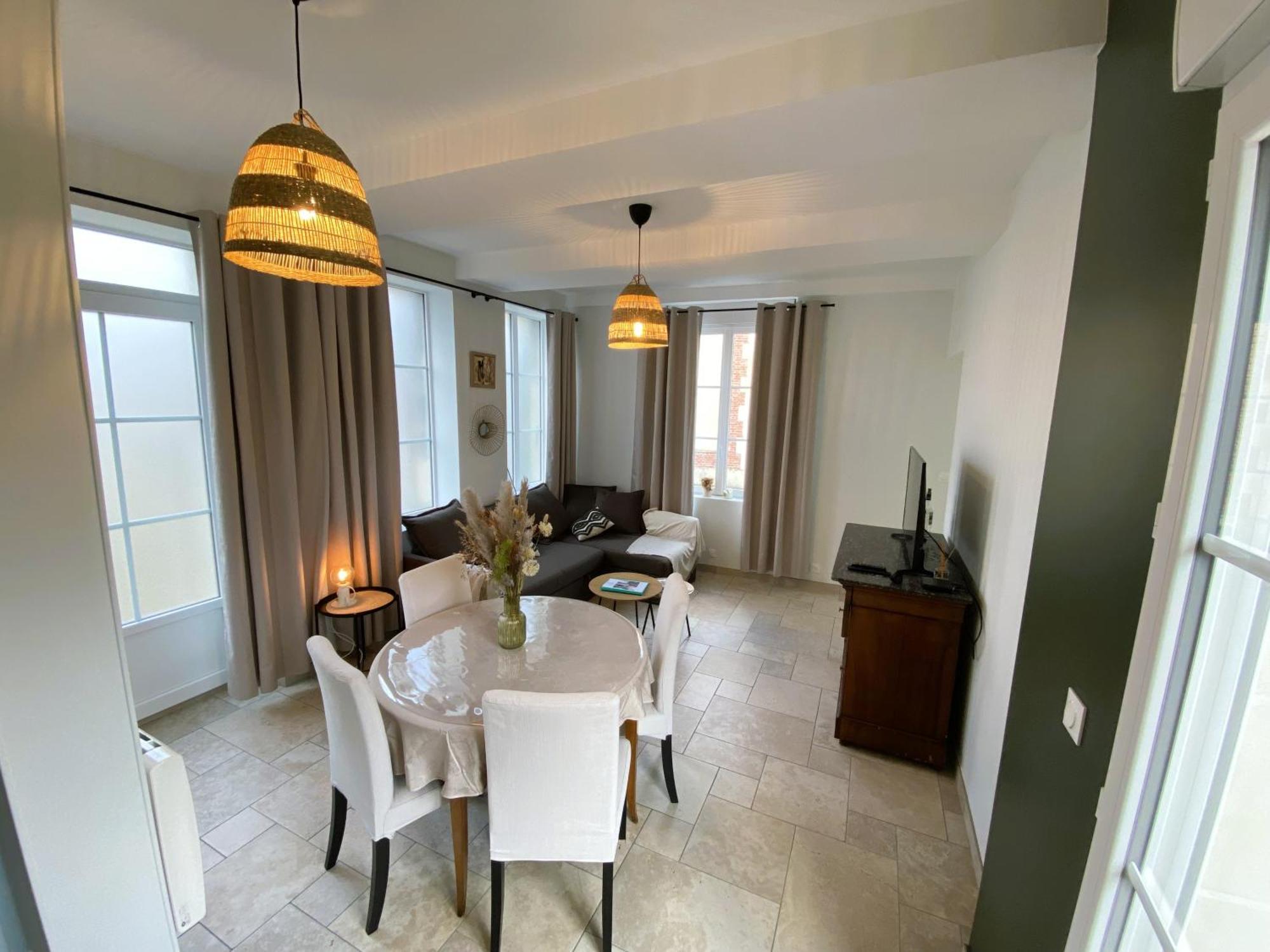 Maison 2 Chambres Avec Parking Et Jardin Ноайон Екстериор снимка