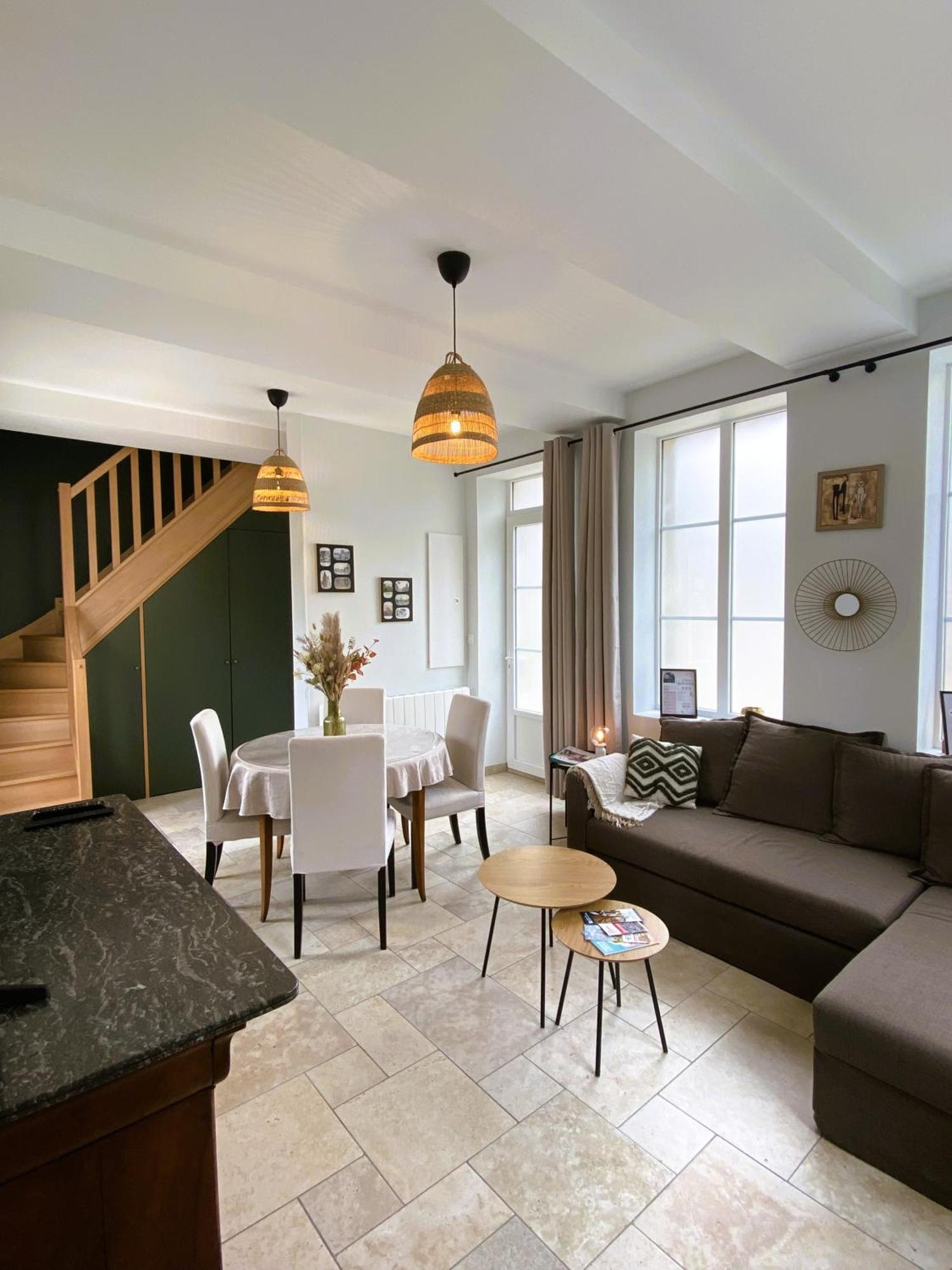 Maison 2 Chambres Avec Parking Et Jardin Ноайон Екстериор снимка